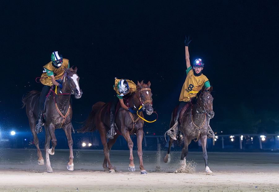  فرسان الإمارات يتألقون في سباقات القدرة بالبحرين2025